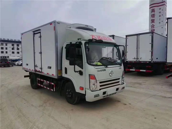 国六4.2米大运蓝牌冷藏车